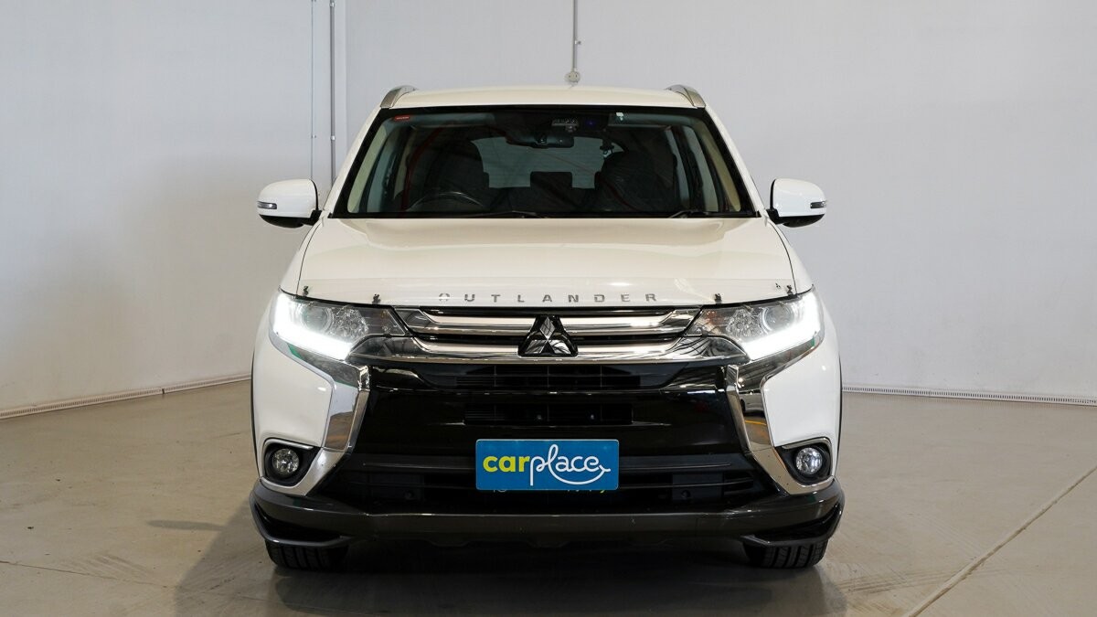 Mitsubishi Outlander image 2
