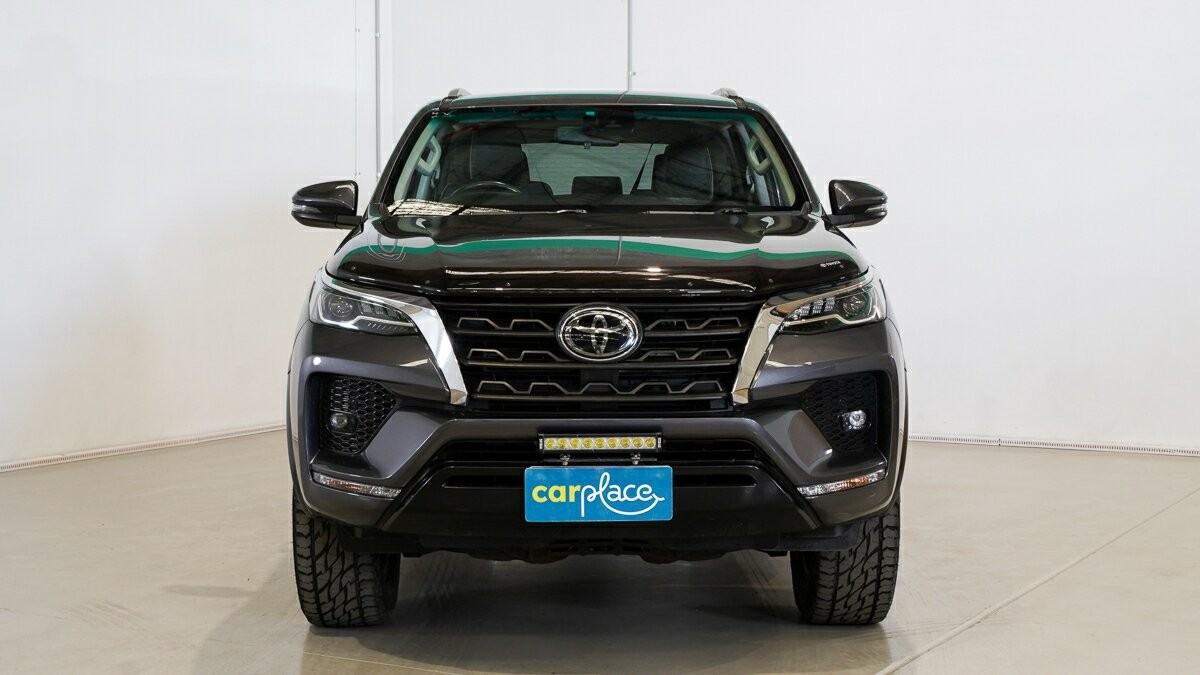 Toyota Fortuner image 2