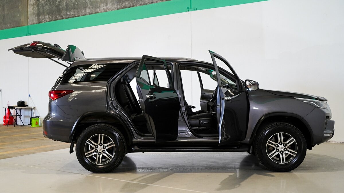 Toyota Fortuner image 4