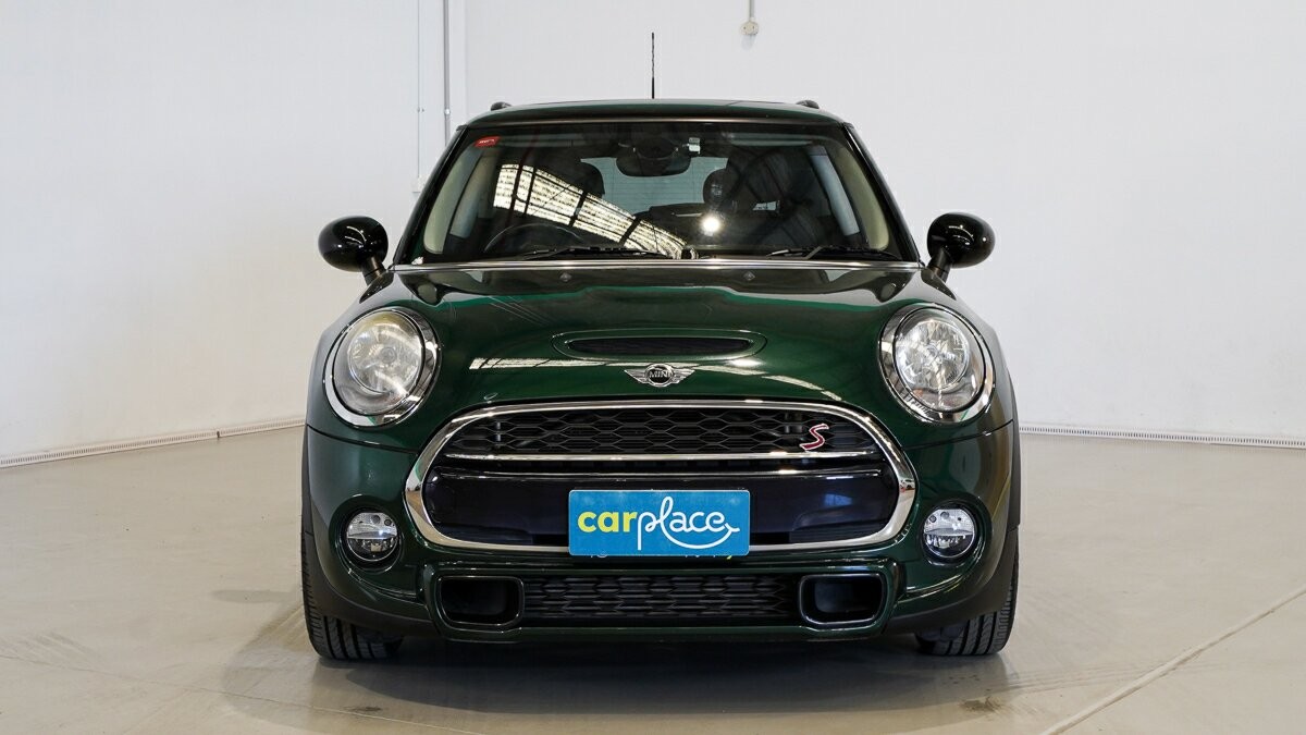 Mini Hatch image 2