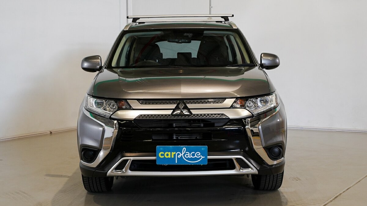Mitsubishi Outlander image 2