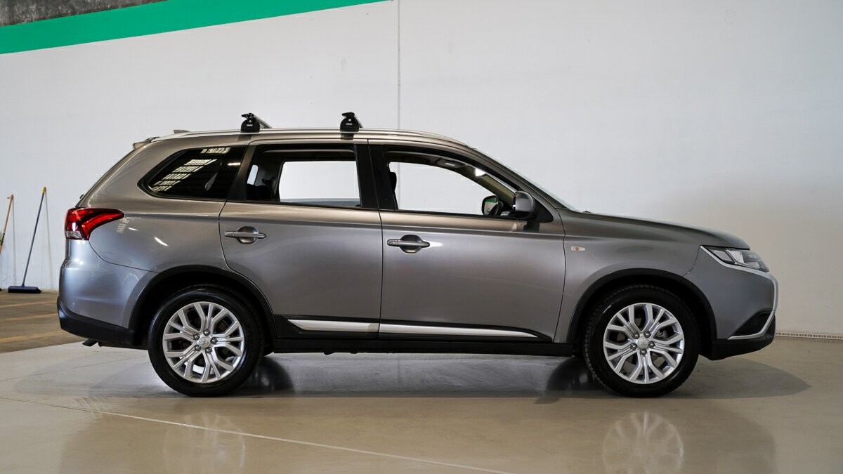 Mitsubishi Outlander image 3