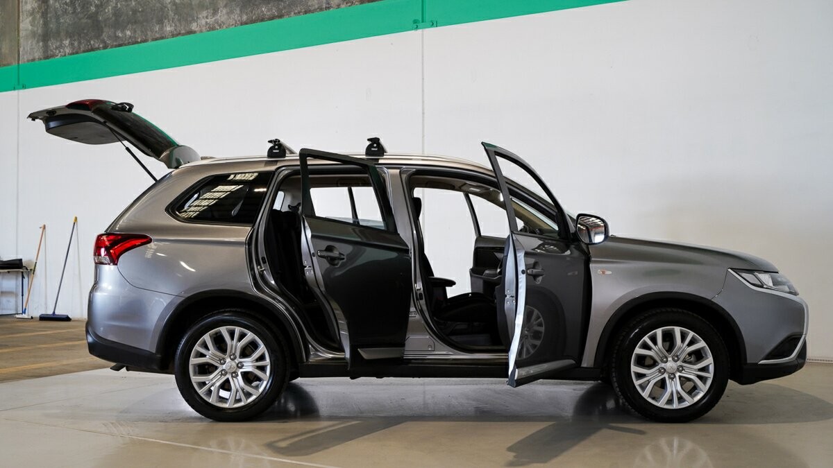 Mitsubishi Outlander image 4