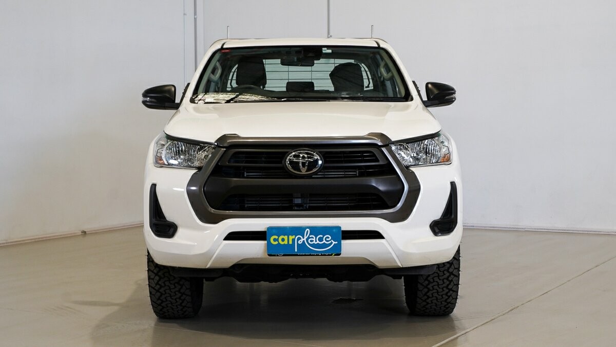 Toyota Hilux image 2