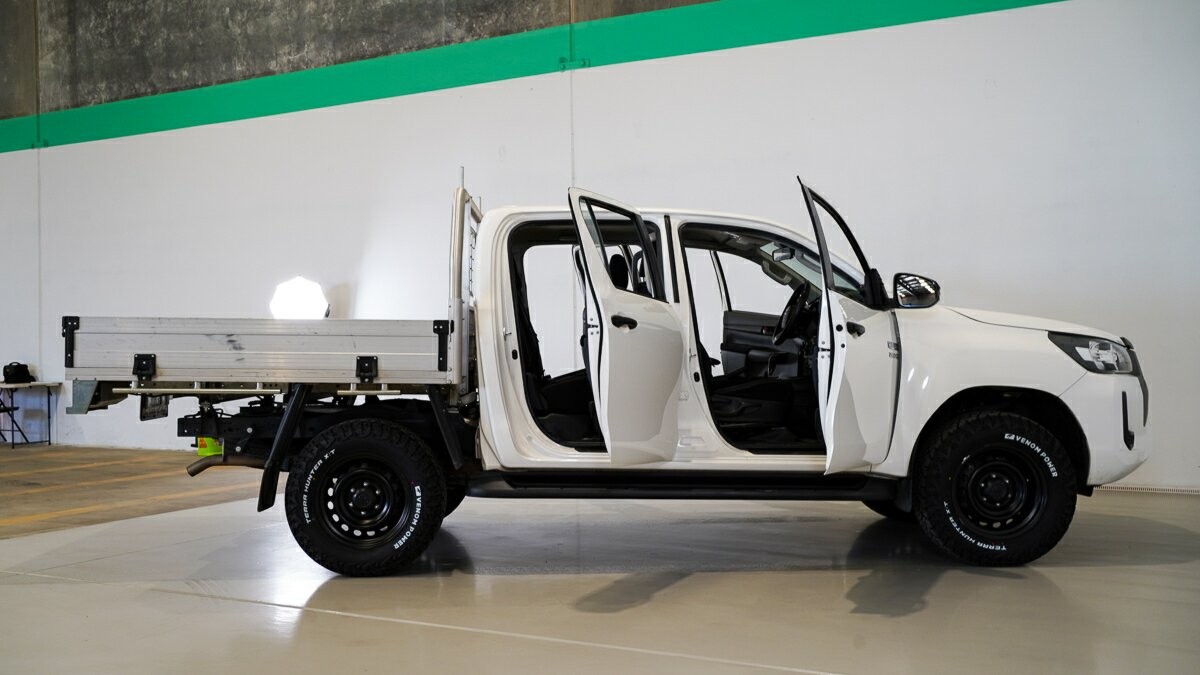 Toyota Hilux image 4