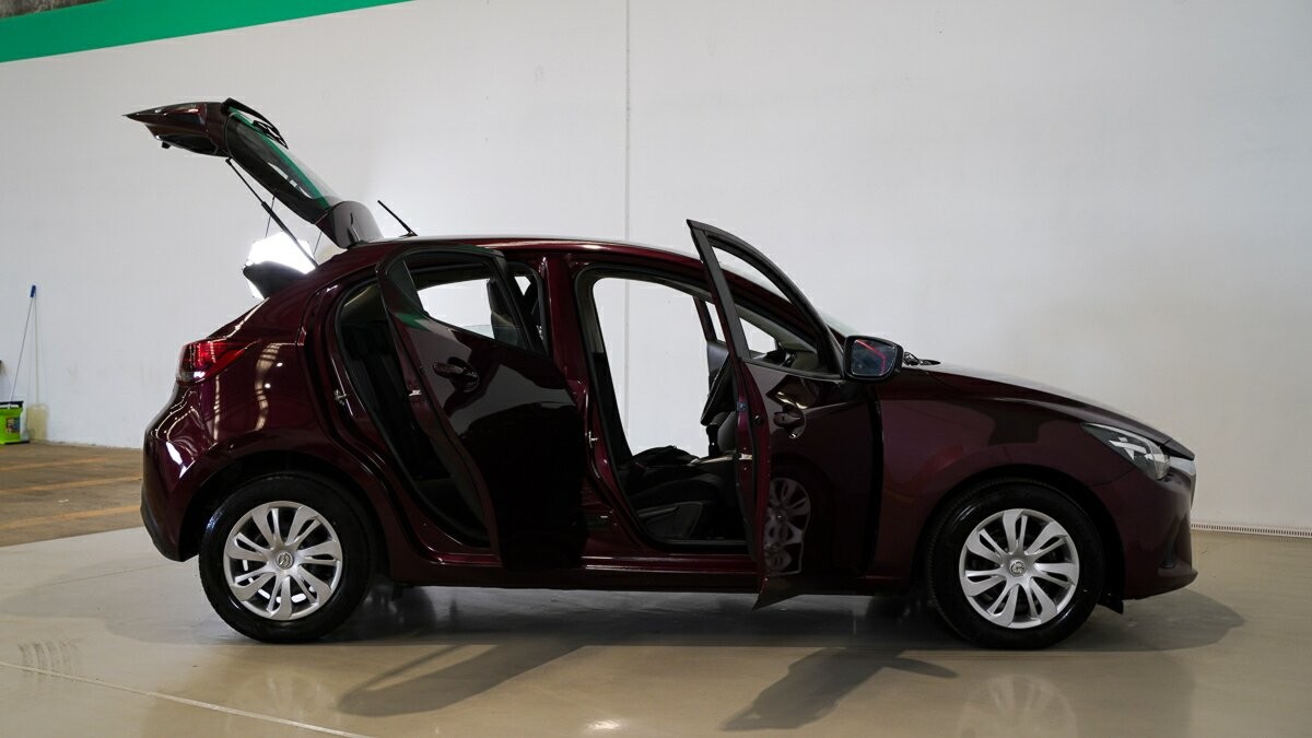 Mazda 2 image 4