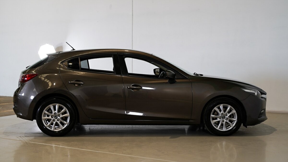 Mazda 3 image 3