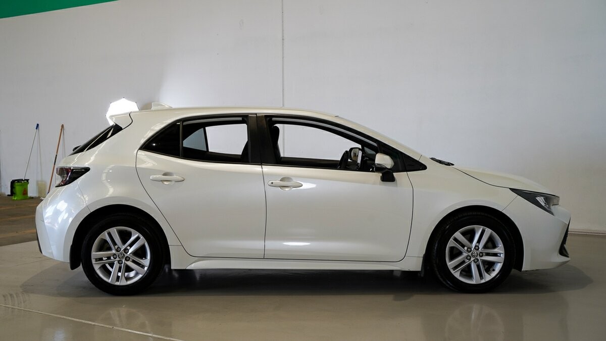 Toyota Corolla image 3