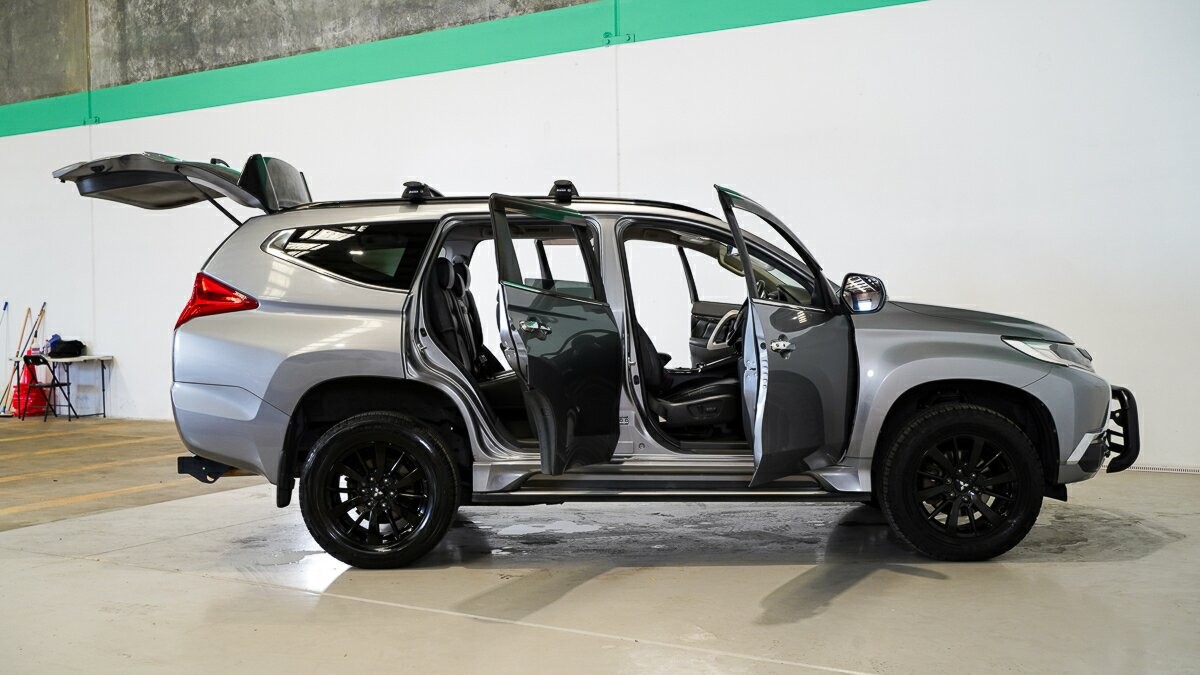 Mitsubishi Pajero Sport image 4