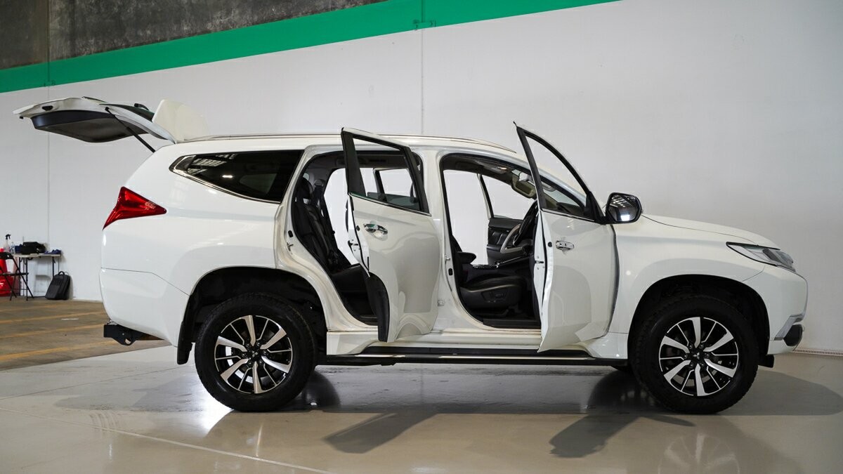 Mitsubishi Pajero Sport image 4