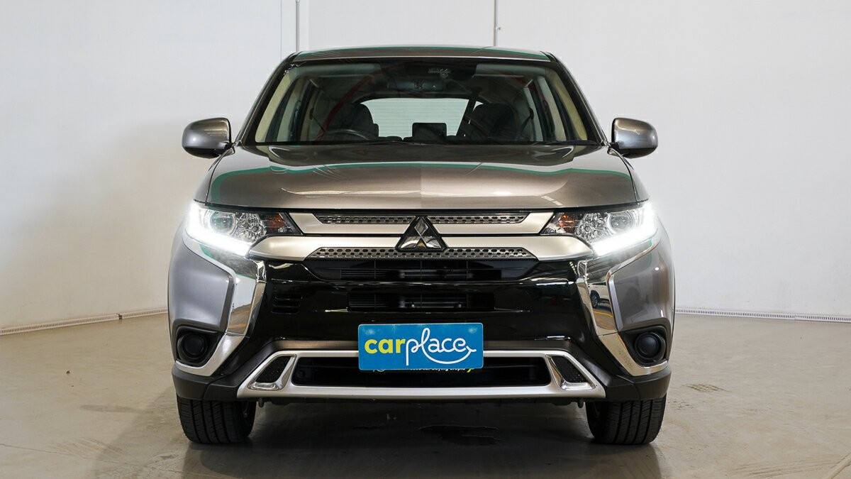Mitsubishi Outlander image 2