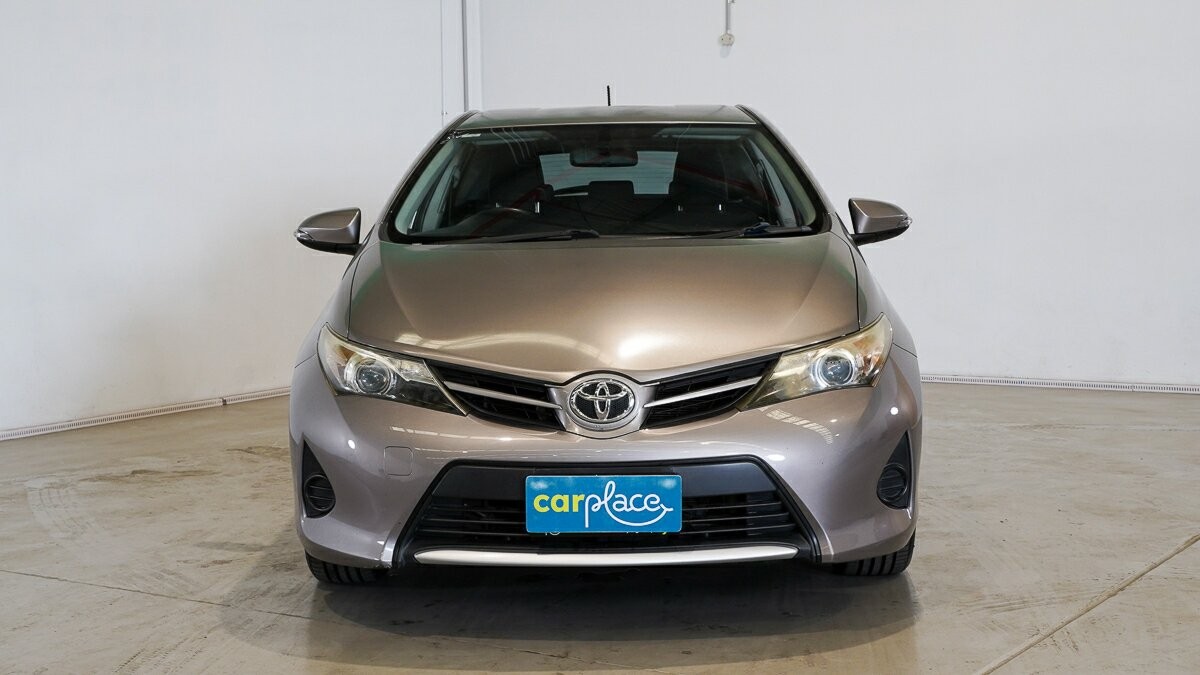 Toyota Corolla image 2