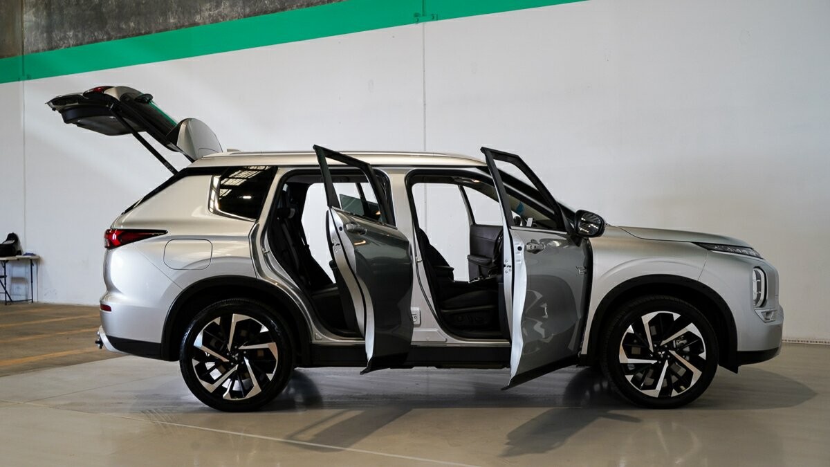 Mitsubishi Outlander image 4