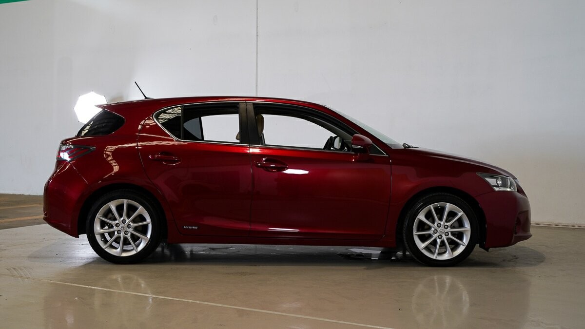 Lexus Ct image 3