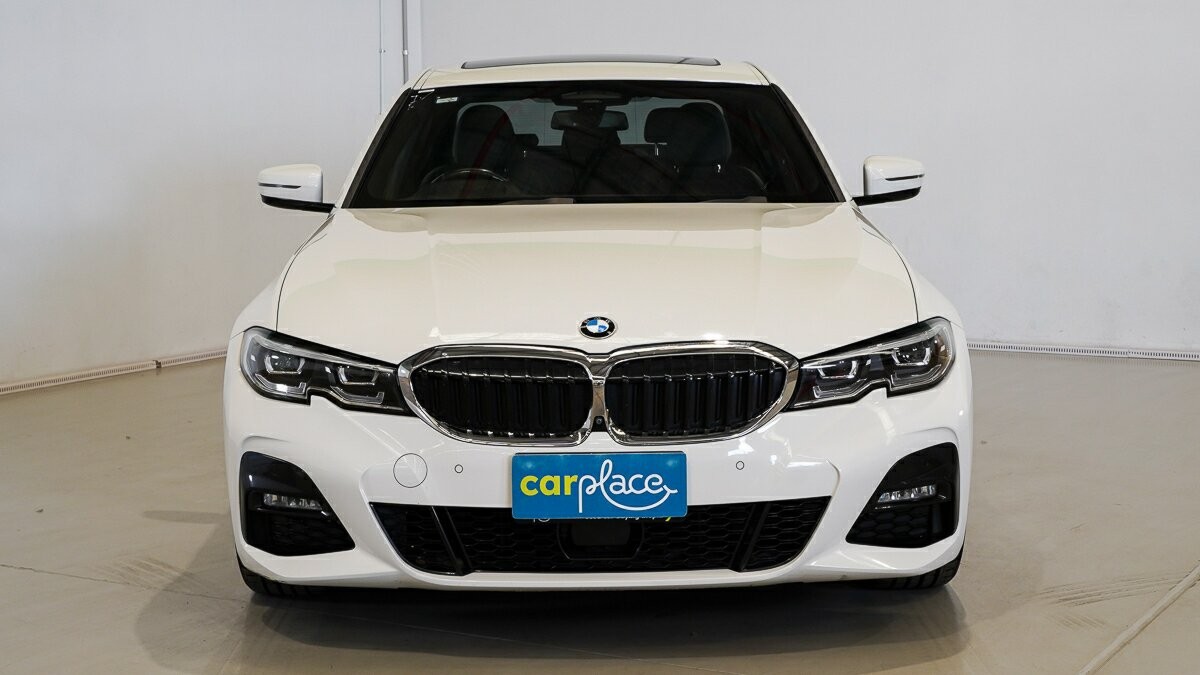 BMW 3 Series image 2