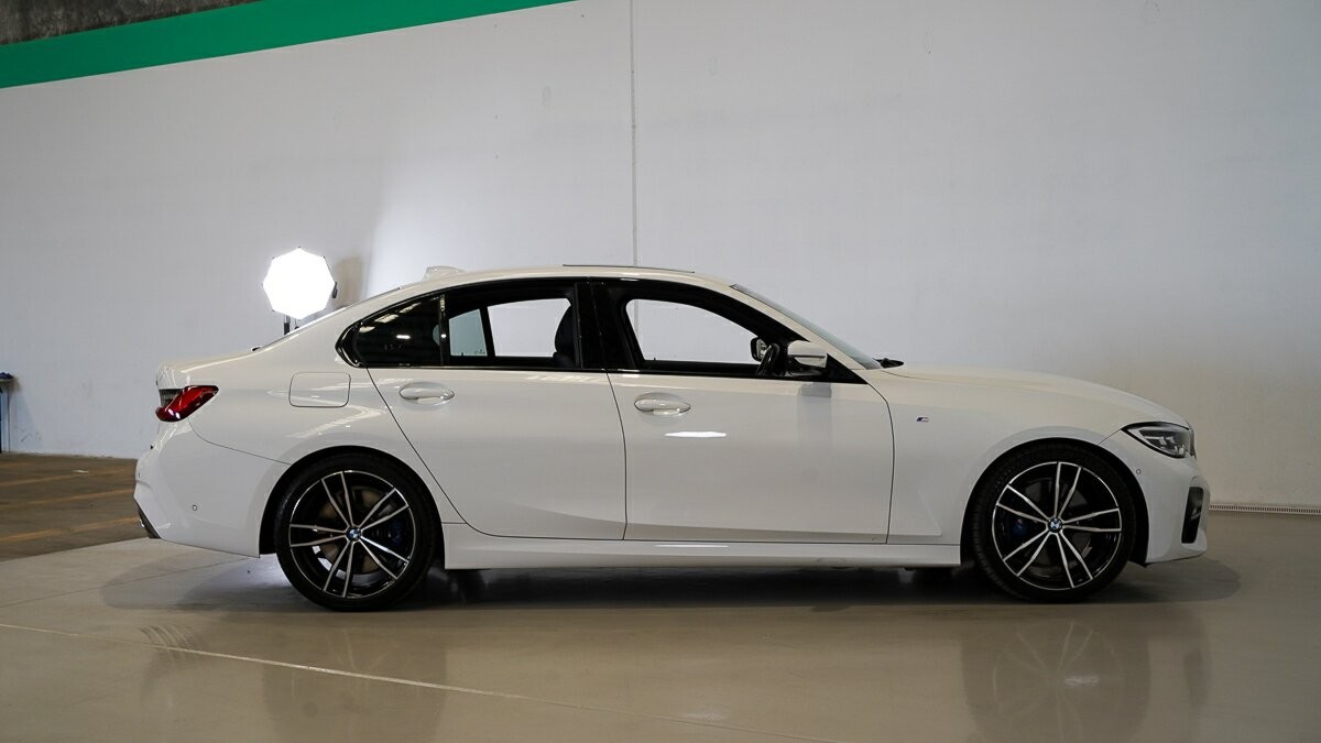 BMW 3 Series image 3