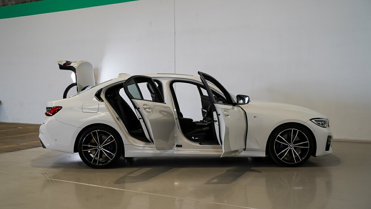 BMW 3 Series image 4