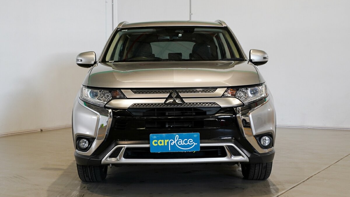 Mitsubishi Outlander image 2