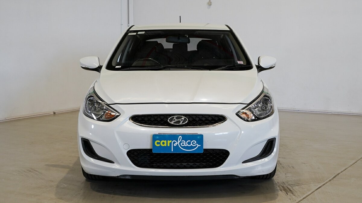 Hyundai Accent image 2