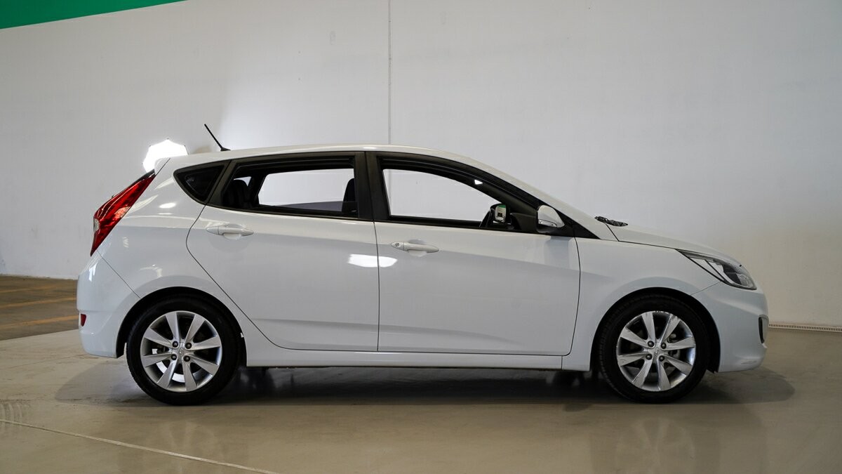 Hyundai Accent image 3