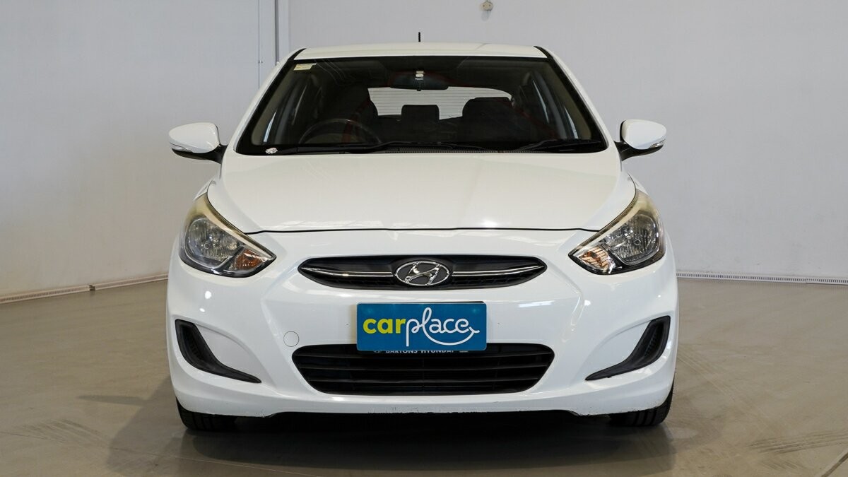 Hyundai Accent image 2