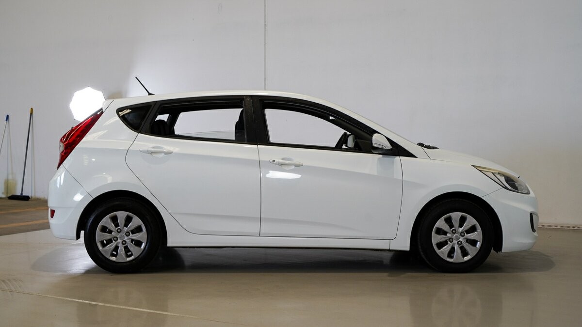 Hyundai Accent image 3