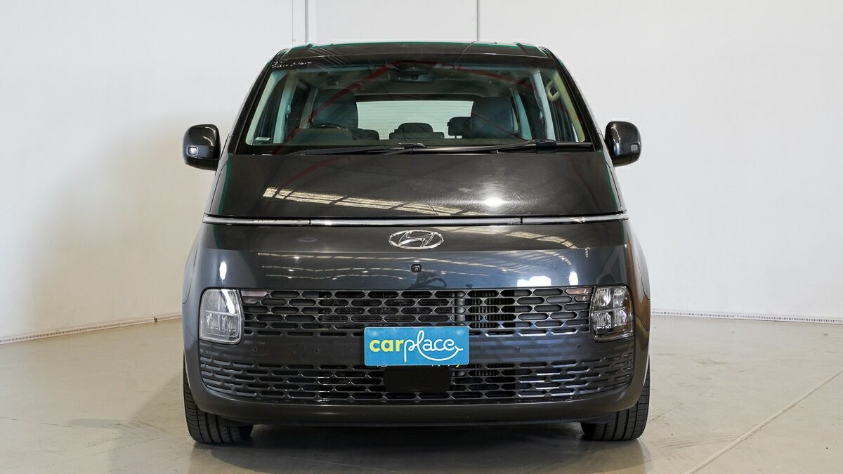 Hyundai Staria image 2