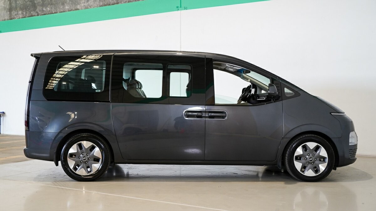 Hyundai Staria image 3