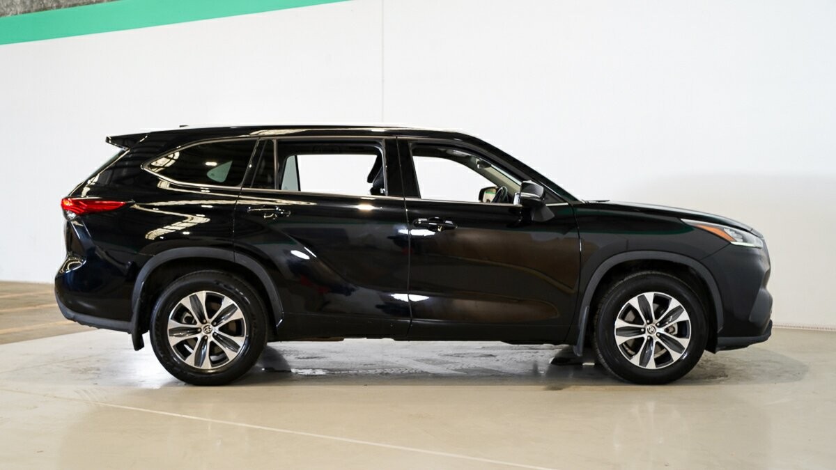 Toyota Kluger image 3