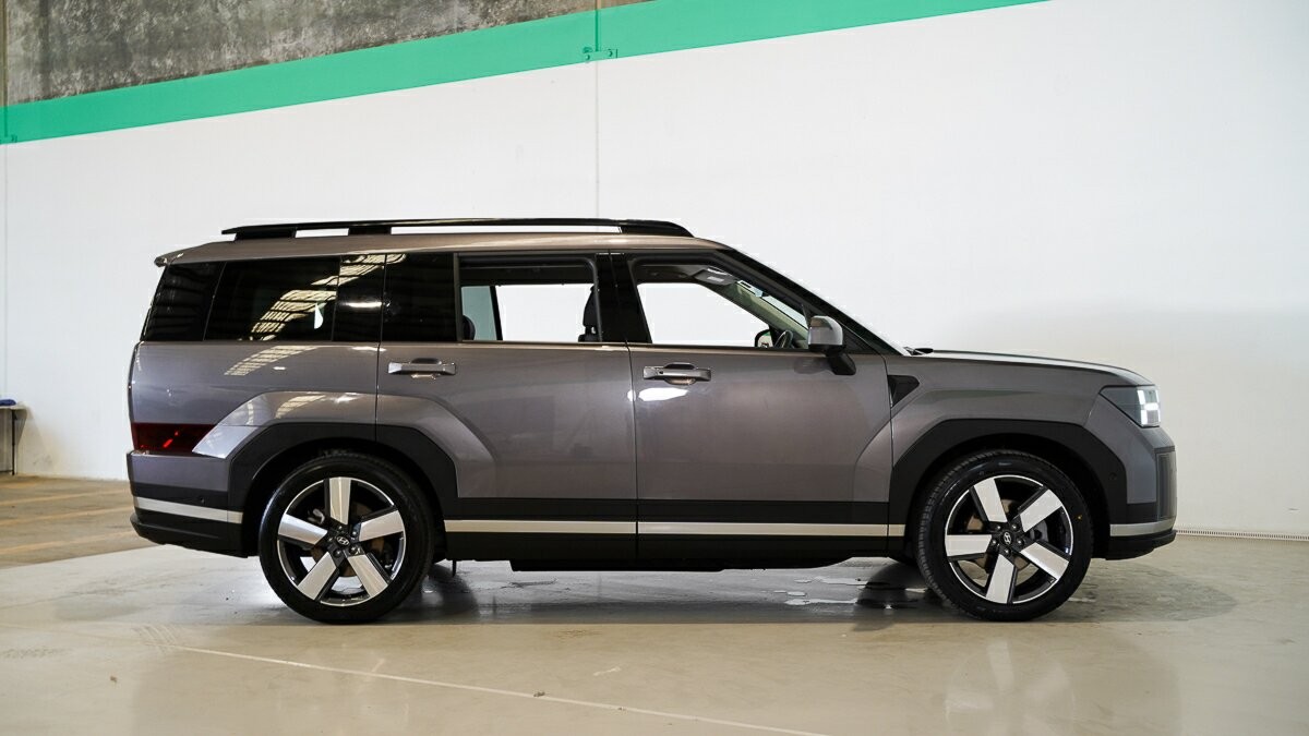 Hyundai Santa Fe image 3