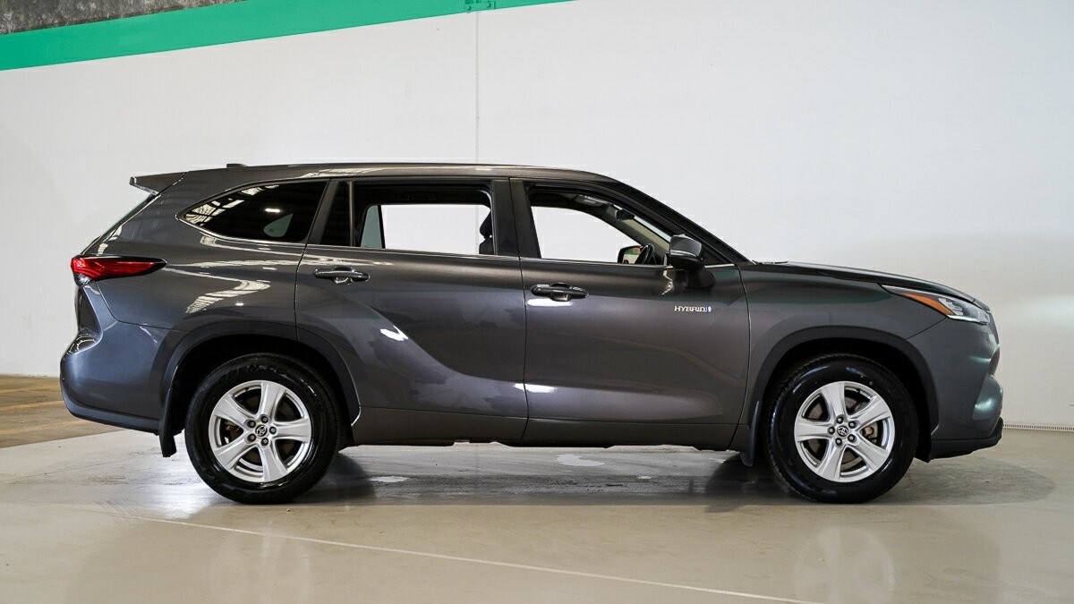 Toyota Kluger image 3