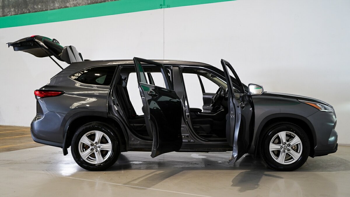 Toyota Kluger image 4
