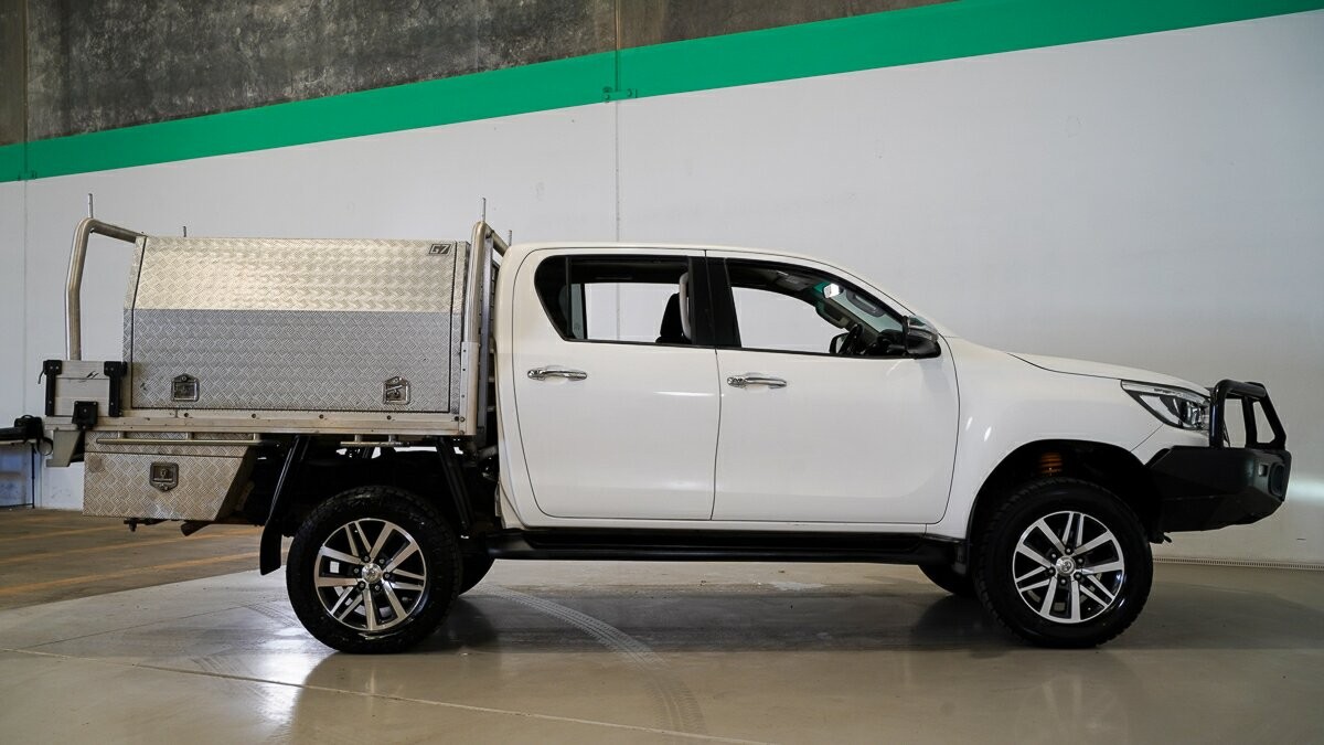 Toyota Hilux image 3