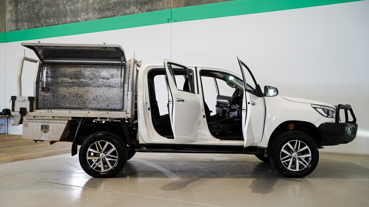 Toyota Hilux image 4
