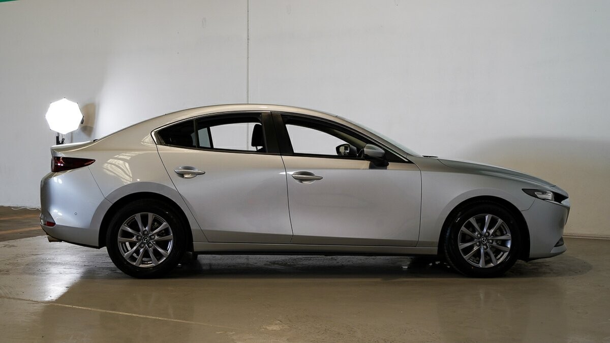 Mazda 3 image 3