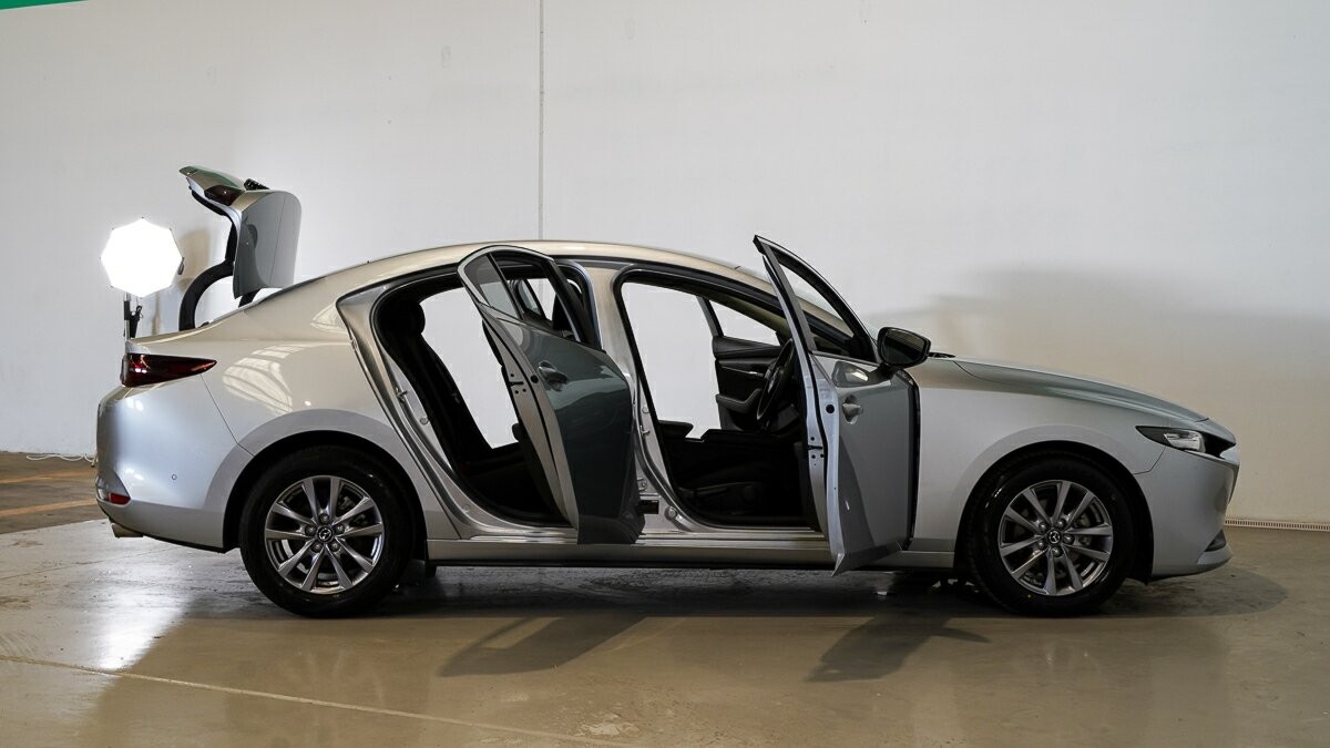 Mazda 3 image 4