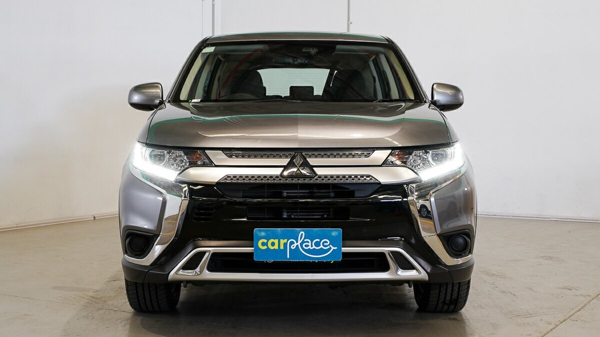 Mitsubishi Outlander image 2
