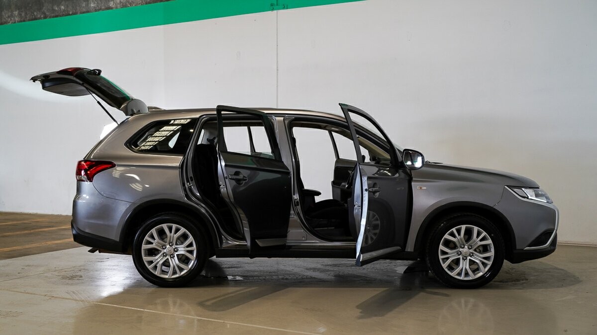 Mitsubishi Outlander image 4