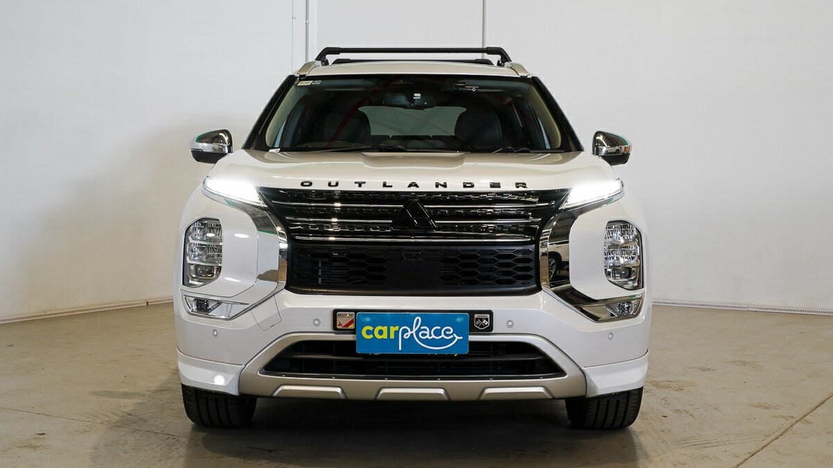 Mitsubishi Outlander image 2