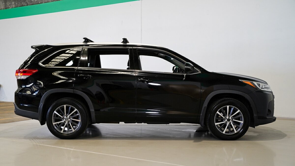 Toyota Kluger image 3