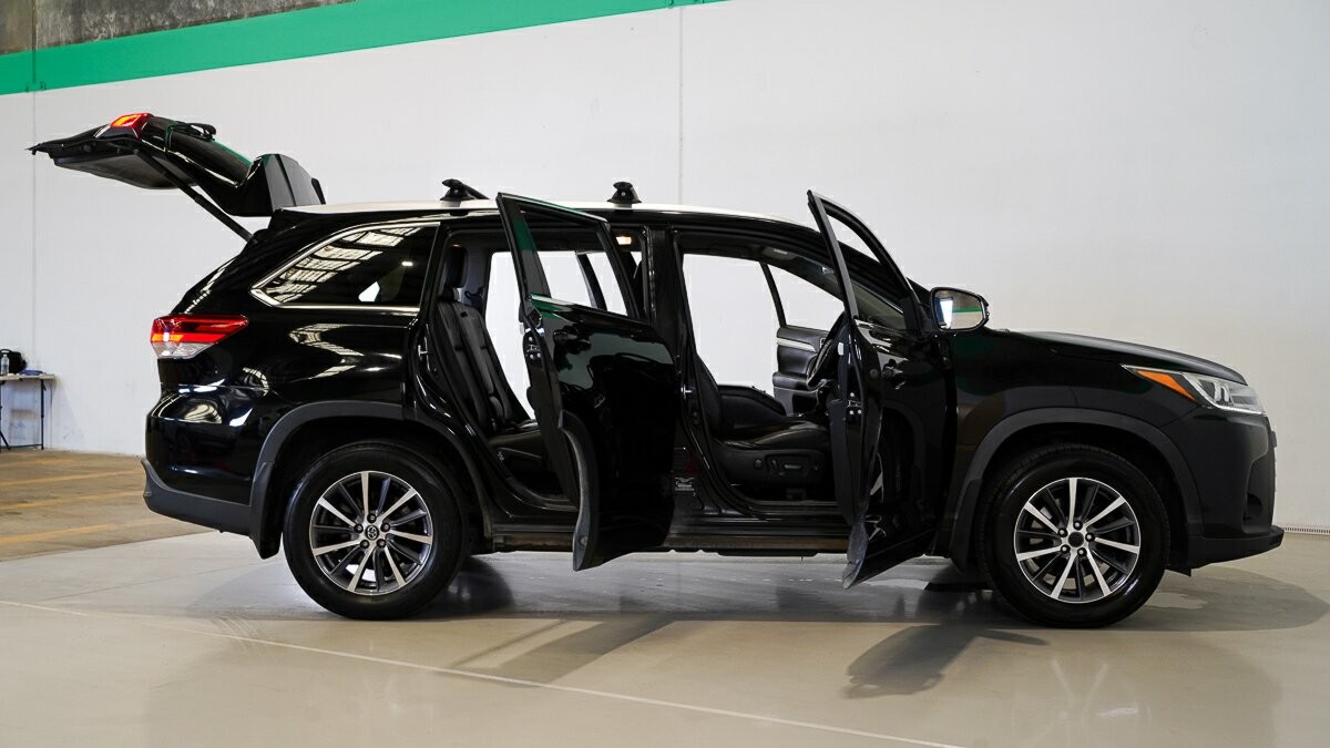 Toyota Kluger image 4