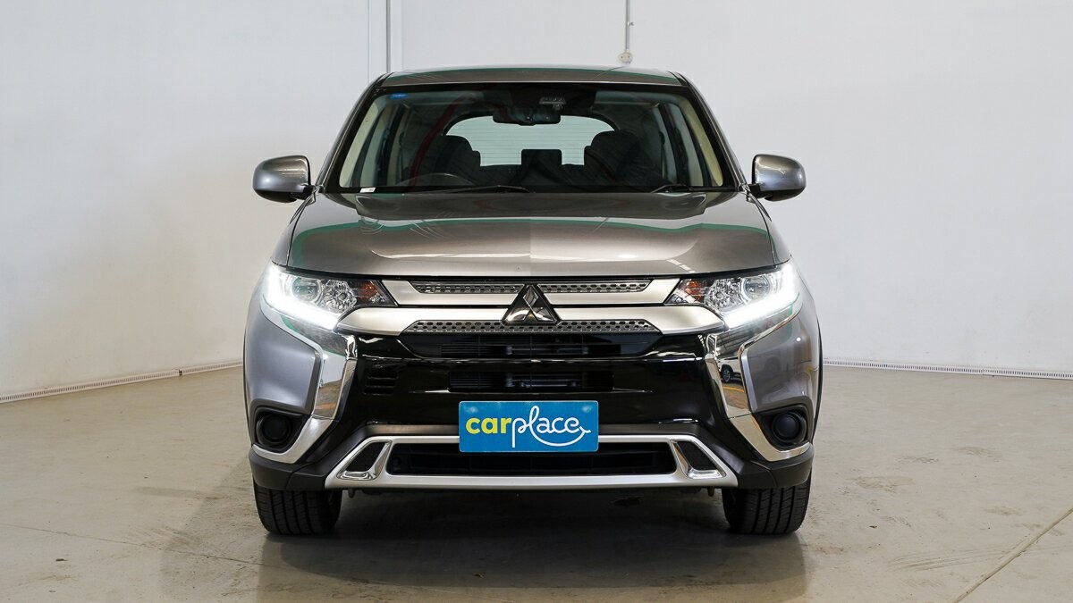 Mitsubishi Outlander image 2