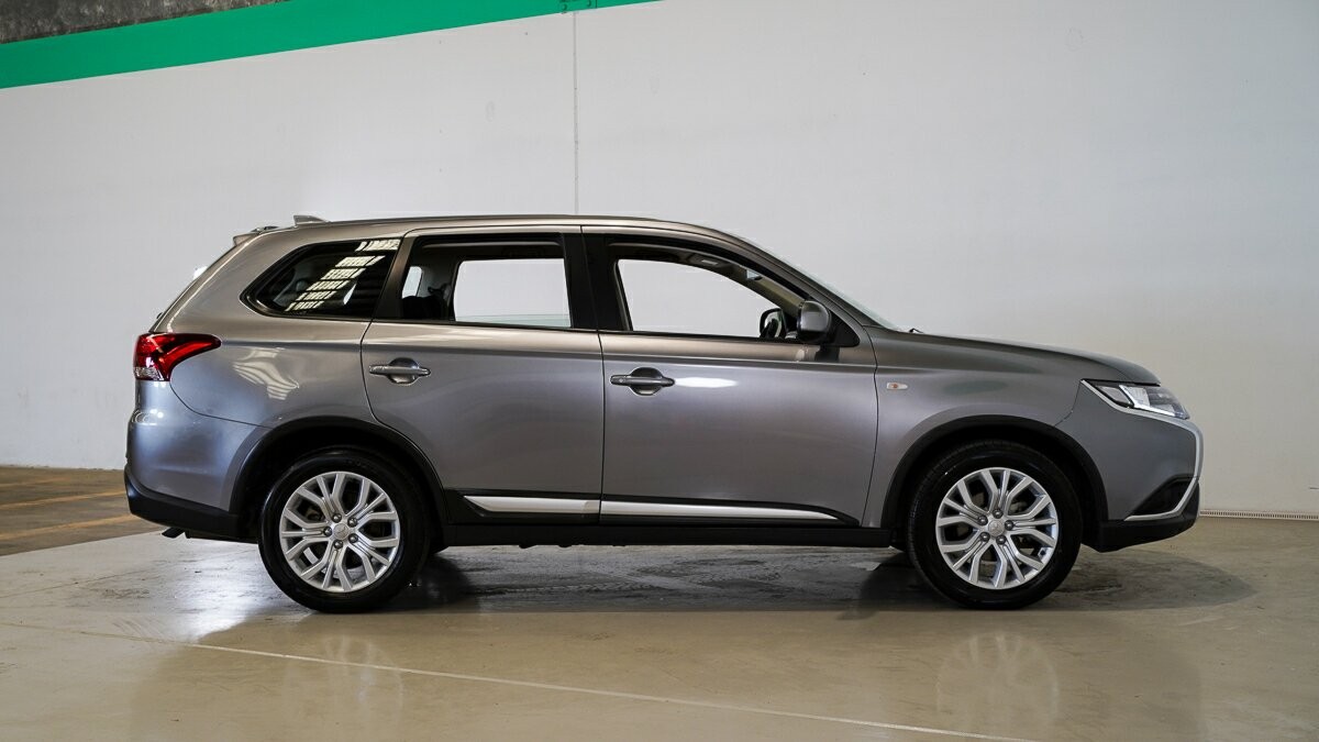 Mitsubishi Outlander image 3