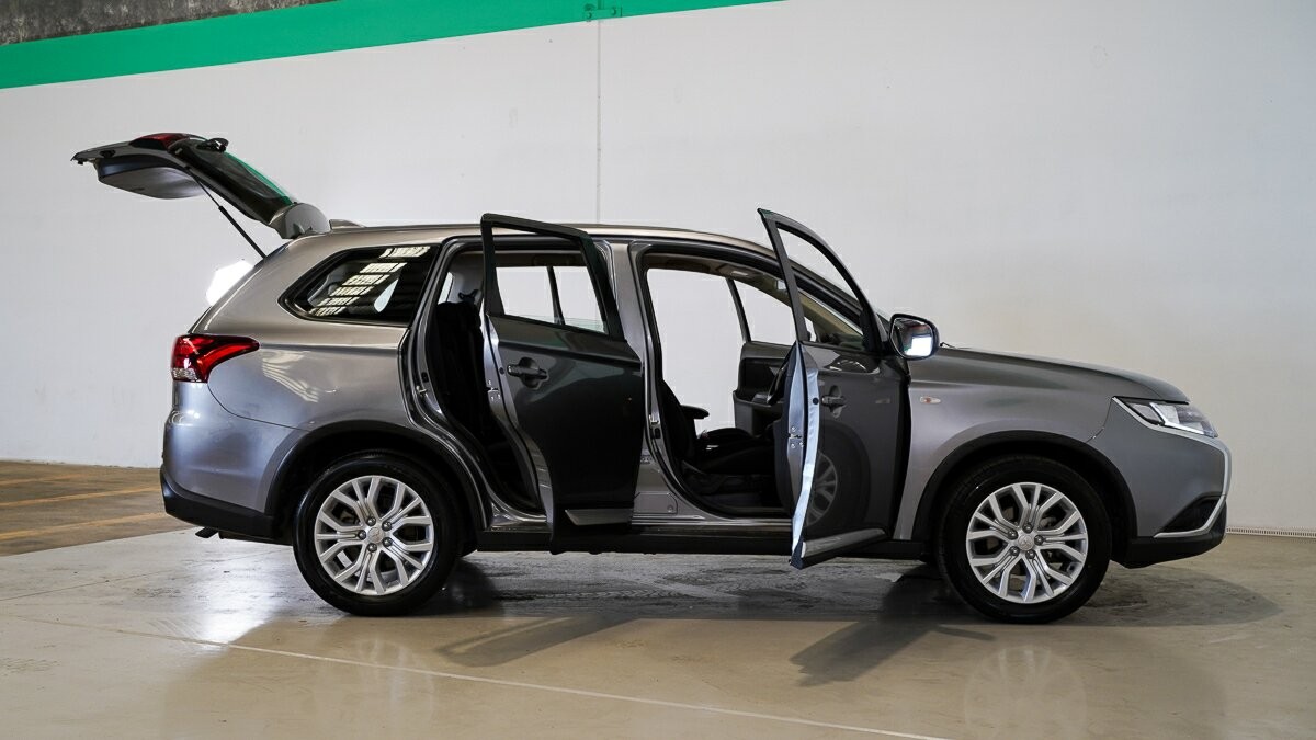 Mitsubishi Outlander image 4