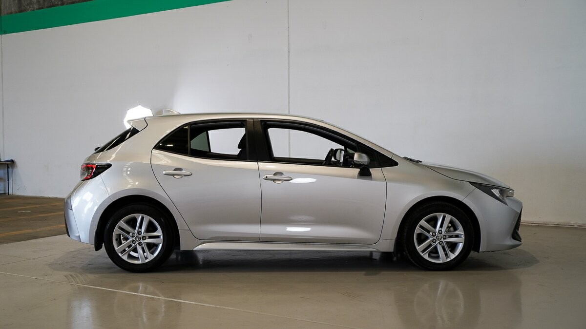 Toyota Corolla image 3
