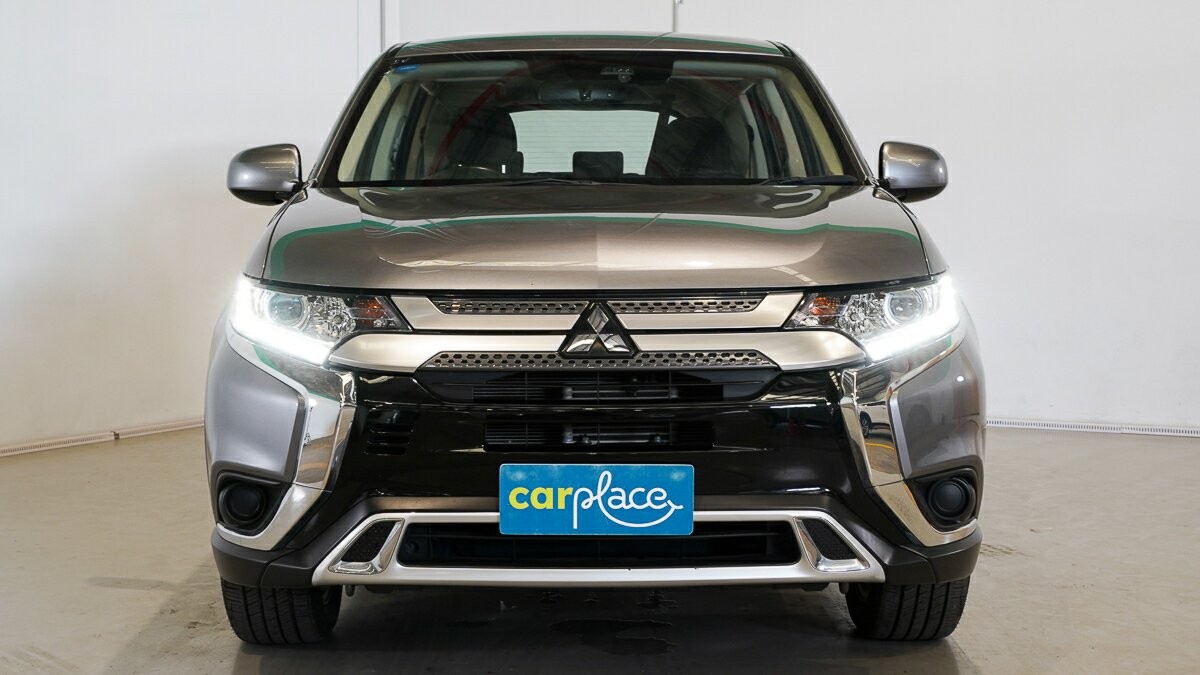 Mitsubishi Outlander image 2