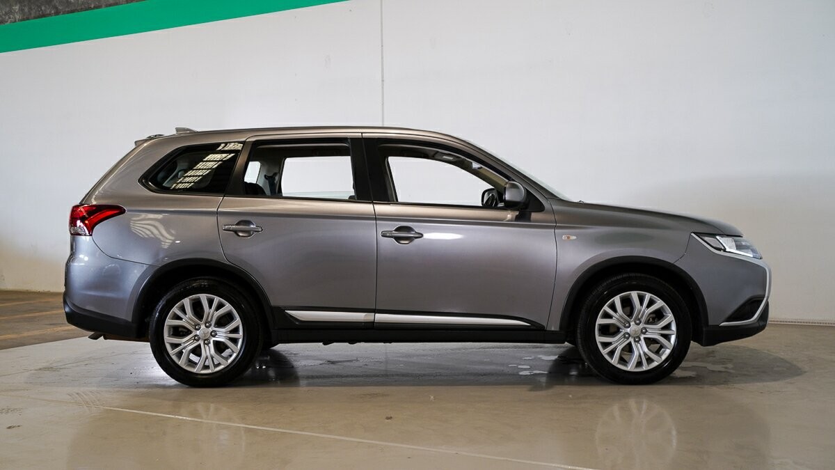 Mitsubishi Outlander image 3