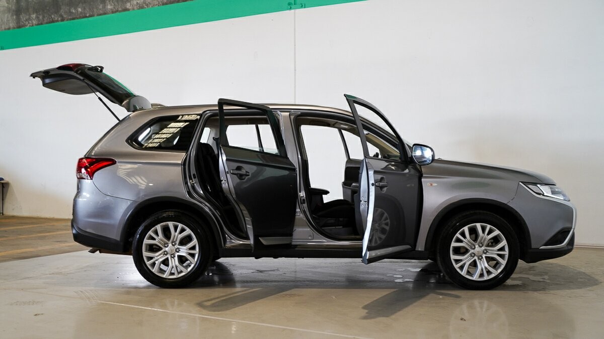 Mitsubishi Outlander image 4
