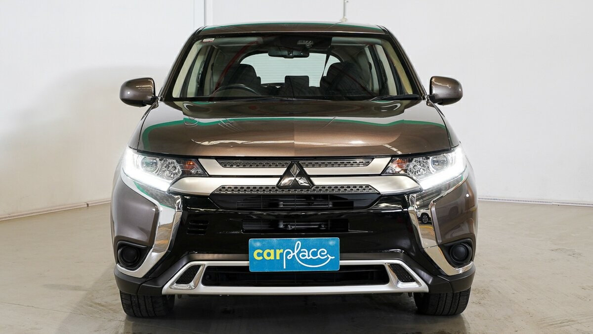 Mitsubishi Outlander image 2