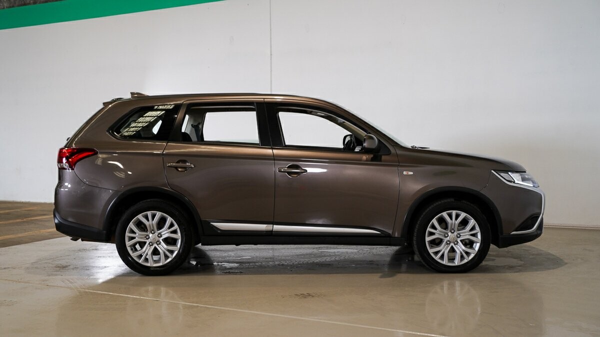 Mitsubishi Outlander image 3